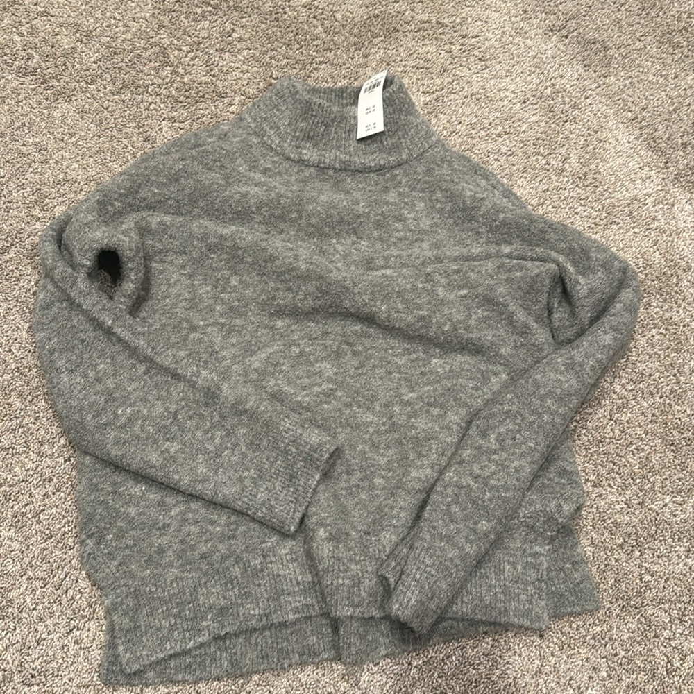 Abercrombie sweater. Grey. Small NWT